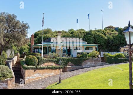 WARRNAMBOOL, VICTORIA, AUSTRALIEN - 16. APRIL 2019: Flagstaff Hill Maritime Museum, Teehaus für Touristen Stockfoto