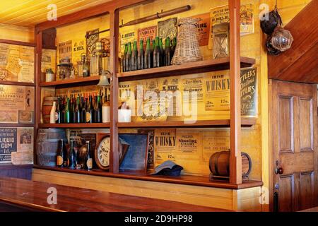 WARRNAMBOOL, VICTORIA, AUSTRALIEN - 16. APRIL 2019: Flagstaff Hill Maritime Museum, in einer Bar Stockfoto