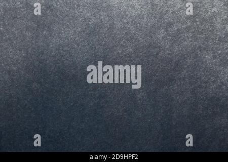 Abstrakter grauer Hintergrund aus flauschigen Stoff, dunkler Textil-Hintergrund mit Farbverlauf Stockfoto