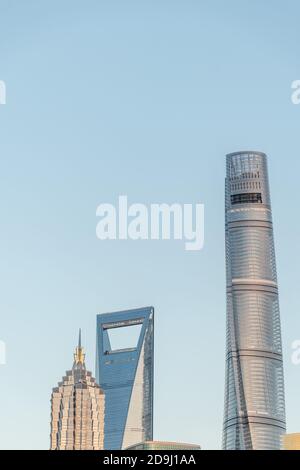 Die Skyline von lokalen Sehenswürdigkeiten wie Oriental Pearl Tower, Shanghai Center, Shanghai World Financial Center und Jin Mao Tower ist U gesehen Stockfoto