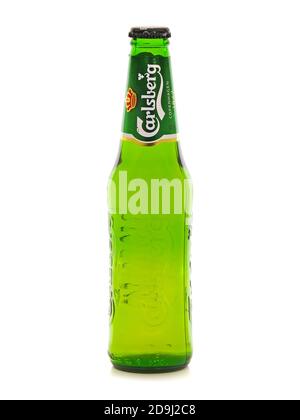 BUKAREST, RUMÄNIEN - 12. JANUAR 2016. Carlsberg Bier, Glasflasche von 330 ml Stockfoto