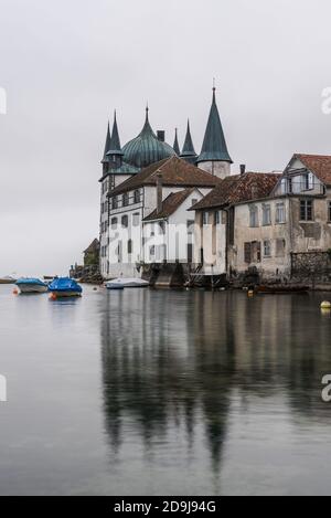 Der Turmhof in Steckborn an einem nebligen Morgen, Bodensee, Kanton Thurgau, Schweiz Stockfoto