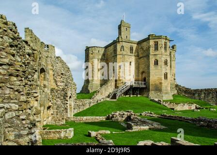 Der Berghof in Warkworth Castle, die Überreste einer mittelalterlichen Burg aus dem 12. Jahrhundert, die heute unter der Obhut des englischen Erbes steht; Northumberland, Großbritannien Stockfoto