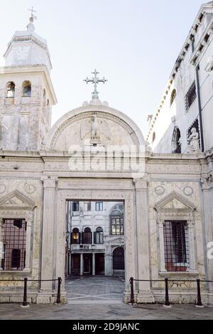 Torbogen zur Scuola Grande San Giovanni Evangelista in Venedig, Italien Stockfoto