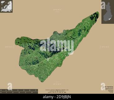 Südkarelien, Region von Finnland. Sentinel-2 Satellitenbilder. Form isoliert auf durchgehenden Hintergrund mit informativen Überlagerungen. Enthält modifiziertes Copern Stockfoto