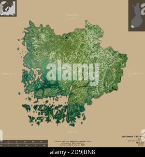 Südwest-Finnland, Region von Finnland. Sentinel-2 Satellitenbilder. Form isoliert auf durchgehenden Hintergrund mit informativen Überlagerungen. Enthält modifizierte Co Stockfoto