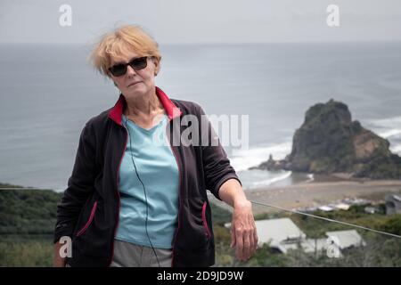 AUCKLAND, NEUSEELAND - 16. Jan 2020: Auckland / Neuseeland - 2. Januar 2020: Blick auf die Touristenwanderungen auf dem Comans Track Stockfoto