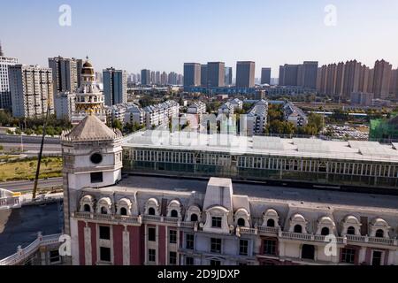 Landschaft von Xiangyun International Castle in der südwestlichen Ecke der südlichen zweiten Ringstraße der Zhonghua Straße, Qiaoxi Bezirk, Shijiazhuang Cit Stockfoto