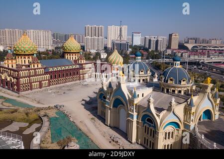 Landschaft von Xiangyun International Castle in der südwestlichen Ecke der südlichen zweiten Ringstraße der Zhonghua Straße, Qiaoxi Bezirk, Shijiazhuang Cit Stockfoto