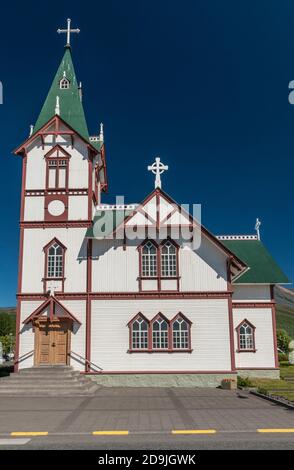 Schöne kleine hölzerne isländische Kirche in Husavik, Nordisland Stockfoto