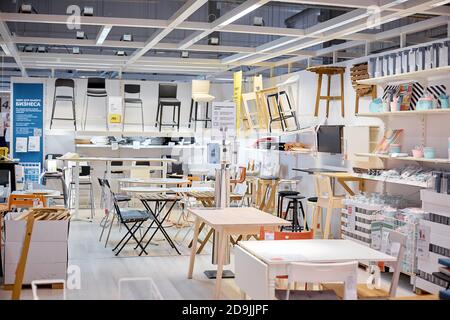SAMARA, RUSSLAND - 07. MAI 2018: Interieur des Ikea-Geschäfts . IKEA ist der weltweit größte Möbelhändler. Stockfoto