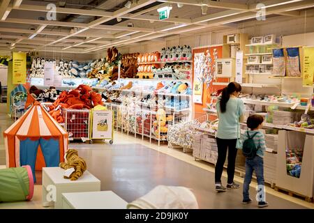 SAMARA, RUSSLAND - 07. MAI 2018: Interieur des Ikea-Geschäfts . IKEA ist der weltweit größte Möbelhändler. Stockfoto