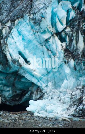 Detailreiches Foto vom isländischen Gletschereis mit einem unglaublich Lebendige Farben und eine schöne Textur Stockfoto