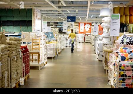 SAMARA, RUSSLAND - 07. MAI 2018: Interieur des Ikea-Geschäfts . IKEA ist der weltweit größte Möbelhändler. Stockfoto