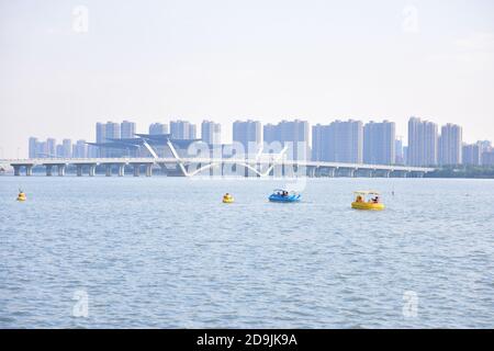 Luftaufnahme der wunderschönen Herbstlandschaft des Lihu-Sees in Wuxi-Stadt, ostchinesische Provinz Jiangsu, 25. Oktober 2020. Stockfoto