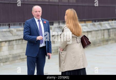 Marco Longhi MP (Con: Dudley North) auf dem Parliament Square, Westminster, November 2020. Stockfoto