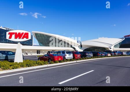 New York City, New York - 27. Februar 2020: TWA Hotel Terminal am New York JFK Airport in den Vereinigten Staaten. Stockfoto