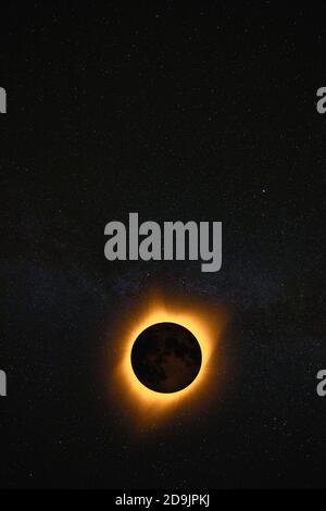 Sonnenfinsternis, Blick aus dem Weltraum. mond blockiert den Weg des Sonnenlichts. Elemente dieses Bildes, die von der NASA eingerichtet wurden. Stockfoto