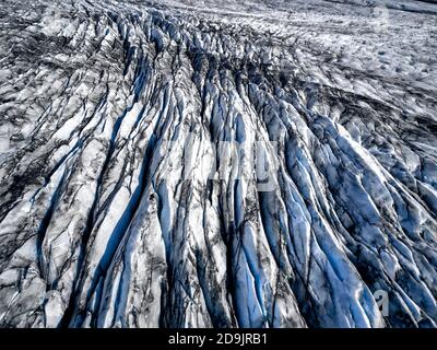 Luftaufnahme des Gletschers von oben, Eis und Asche des Vulkans Textur Landschaft, schöne Natur Eis Hintergrund aus Island Stockfoto