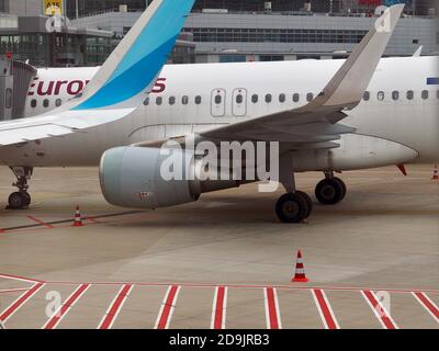 Eurowings Flugzeug am Flughafen Düsseldorf in Deutschland Stockfoto