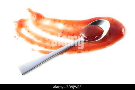 Swathe und Löffel Marmelade basierte Sauce, Dressing oder Dip auf weißem Hintergrund mit Copyspace Stockfoto