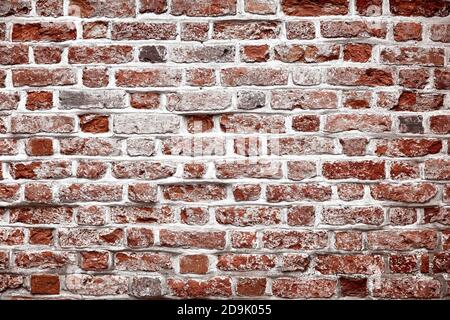 Alte Backsteinmauer. Horizontale breite rote Farbe Backstein Wand Hintergrund. Fassade des Vintage-Hauses Stockfoto