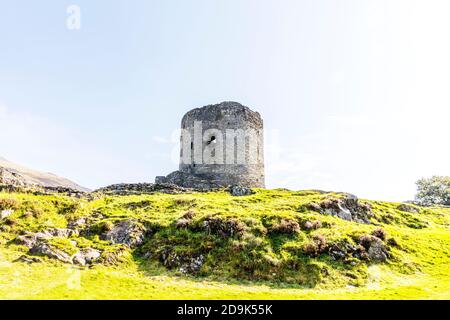 Dolbadarn Castle ist eine Festung, die vom walisischen Prinzen Llywelyn dem Großen im frühen 13. Jahrhundert am Fuße des Llanberis-Passes in erbaut wurde Stockfoto