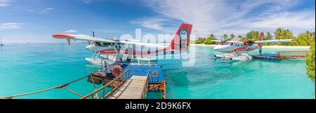 05.19.2019 - Ari Atoll, Malediven: Exotische Szene mit Trans Maldivian Airways Wasserflugzeug auf den Malediven. Urlaub oder Urlaub auf den Malediven Konzept Stockfoto