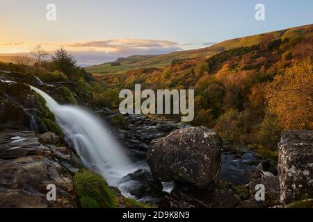 Die Loup of Fintry, ein Wasserfall am Fluss Endrick oberhalb von Fintry, Stirling, Schottland. Stockfoto