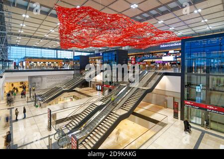 Flughafen Berlin Brandenburg BER. Inbetriebnahmen des BER, Terminal 1, am 31. Oktober 2020 wurde das neue Terminal 1 des Flughafens Berlin Brandenburg Stockfoto