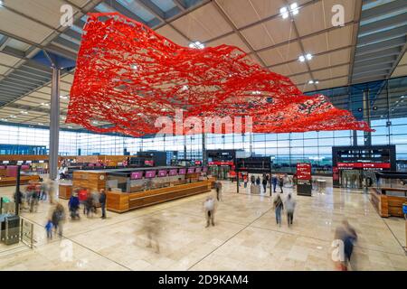 Flughafen Berlin Brandenburg BER. Inbetriebnahmen des BER, Terminal 1, am 31. Oktober 2020 wurde das neue Terminal 1 des Flughafens Berlin Brandenburg Stockfoto