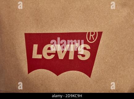 Levi's Papier Einkaufstaschen. 26.03.2020, Russland. Stockfoto