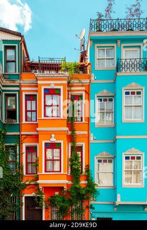 Bunte Häuser in Balat beliebt bei Touristen, Istanbul, Türkei Stockfoto