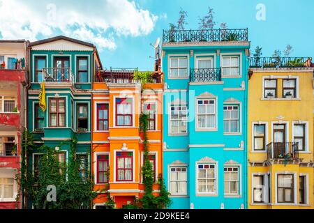 Bunte Häuser in Balat beliebt bei Touristen, Istanbul, Türkei Stockfoto