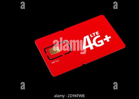 Abmessungen der sim-Karten. Standard-, Mikro- und Nano-SIM-Karte in der Karte gesammelt. SIM-Karte für Telefon auf schwarzem Hintergrund. Stockfoto
