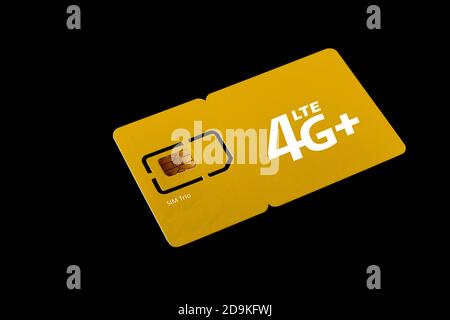 Abmessungen der sim-Karten. Standard-, Mikro- und Nano-SIM-Karte in der Karte gesammelt. SIM-Karte für Telefon auf schwarzem Hintergrund. Stockfoto