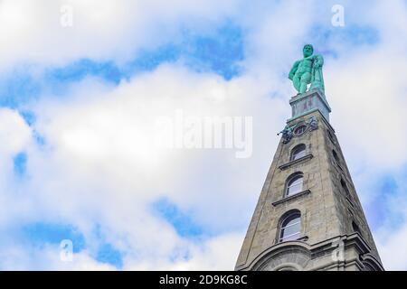 KASSEL, DEUTSCHLAND - 13. Oktober 2020: Herkules-Statue im Bergpark in Kassel Stockfoto