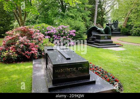 Grab von Margarethe Krupp, Familienfriedhof der Industriefamilie Krupp, Bredeney Friedhof, Essen, Ruhrgebiet, Nordrhein-Westfalen, Deutschland Stockfoto