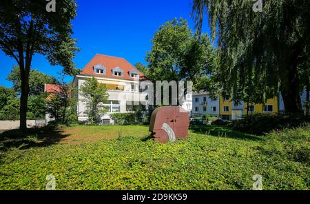 Essen, Nordrhein-Westfalen, Ruhrgebiet, Deutschland, Kunst im öffentlichen Raum auf der Moltkestraße im Moltkeviertel, hier Chef von Horst Antes aus (verrosteten) COR-TEN-Stahl mit Intarsien aus Edelstahl, fotografiert anlässlich der Grünen Hauptstadt Europas Essen 2017 Stockfoto