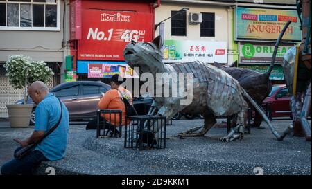 Außenansicht des Cats-Denkmals in der Innenstadt von Kuching, Malaysia. Aufgrund der Fülle von Katzen in der Gegend Kuching wird oft als "die Katzen Stadt" Stockfoto