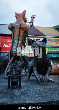 Außenansicht des Cats-Denkmals in der Innenstadt von Kuching, Malaysia. Aufgrund der Fülle von Katzen in der Gegend Kuching wird oft als "die Katzen Stadt" Stockfoto