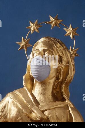 Italien. November 2020. DIE MADONNINA DES MAILÄNDER DOMS MIT EINER ANTI-SMOG-MASKE VERURSACHT LUFTVERSCHMUTZUNG (MAILAND - 2000-05-20, Grazzani/Fotograf) ps das Foto kann in Übereinstimmung mit dem Kontext verwendet werden, in dem es aufgenommen wurde, Und ohne die diffamierende Absicht der Dekoration der Menschen vertreten ( - 2020-11-06, Grazzani/Fotograf) p.s. la foto e' utilizzabile nel rispetto del contesto in cui e' stata scattata, e senza intento diffamatorio del decoro delle persone rappresentate Kredit: Unabhängige Fotoagentur/Alamy Live News Stockfoto