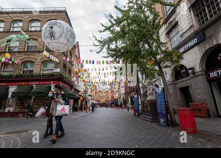 London, Großbritannien. November 2020. Ein ruhiges Chinatown am 2. Tag des zweiten Tages der Sperre in England, die von der britischen Regierung auferlegt wurde. Die Beschränkungen werden voraussichtlich bis zum 2. Dezember andauern, um die Ausbreitung der laufenden Coronavirus-Pandemie zu kontrollieren. Kredit: Stephen Chung / Alamy Live Nachrichten Stockfoto