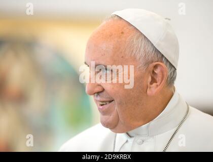 VATIKANSTADT, VATIKAN - 20. Nov 2015: Papst Franziskus bei einem Treffen mit dem ukrainischen Präsidenten Petro Poroschenko Stockfoto