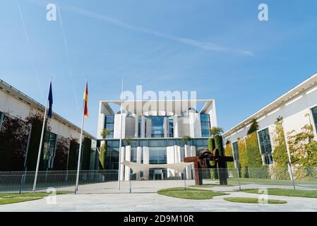 BERLIN, DEUTSCHLAND - 28. Jul 2019: Berlin, Deutschland - 28. Juli 2019: Das Bundeskanzleramt, Bundeskanzleramt, Hauptsitz und Büro des deutschen Bundeskanzlers Stockfoto