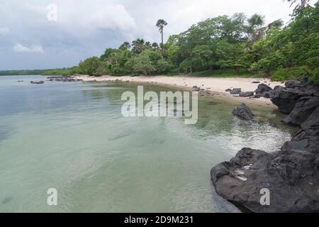 Bama Beach ist eines der touristischen Ziele in Baluran Nationalpark, Situbondo, Ost-Java, Indonesien. Stockfoto