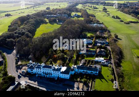 Luftaufnahme des Holland House und eines Teils des North Foreland Golf Course, Kingsgate, Kent, Stockfoto