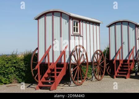 Historische Badewagen auf der Promenade von Bansin, Seebad Bansin, Usedom, Ostsee, Mecklenburg-Vorpommern, Deutschland Stockfoto