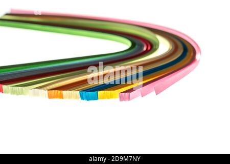 Curl Regenbogen Streifen Papier auf weißem Hintergrund Stockfoto