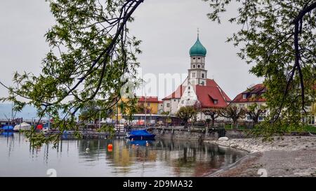 Wasserburg Halbinsel mit St. Georg Kirche und Schloss, Wasserburg bei Lindau am Bodensee, Schwaben, Bayern, Deutschland Stockfoto